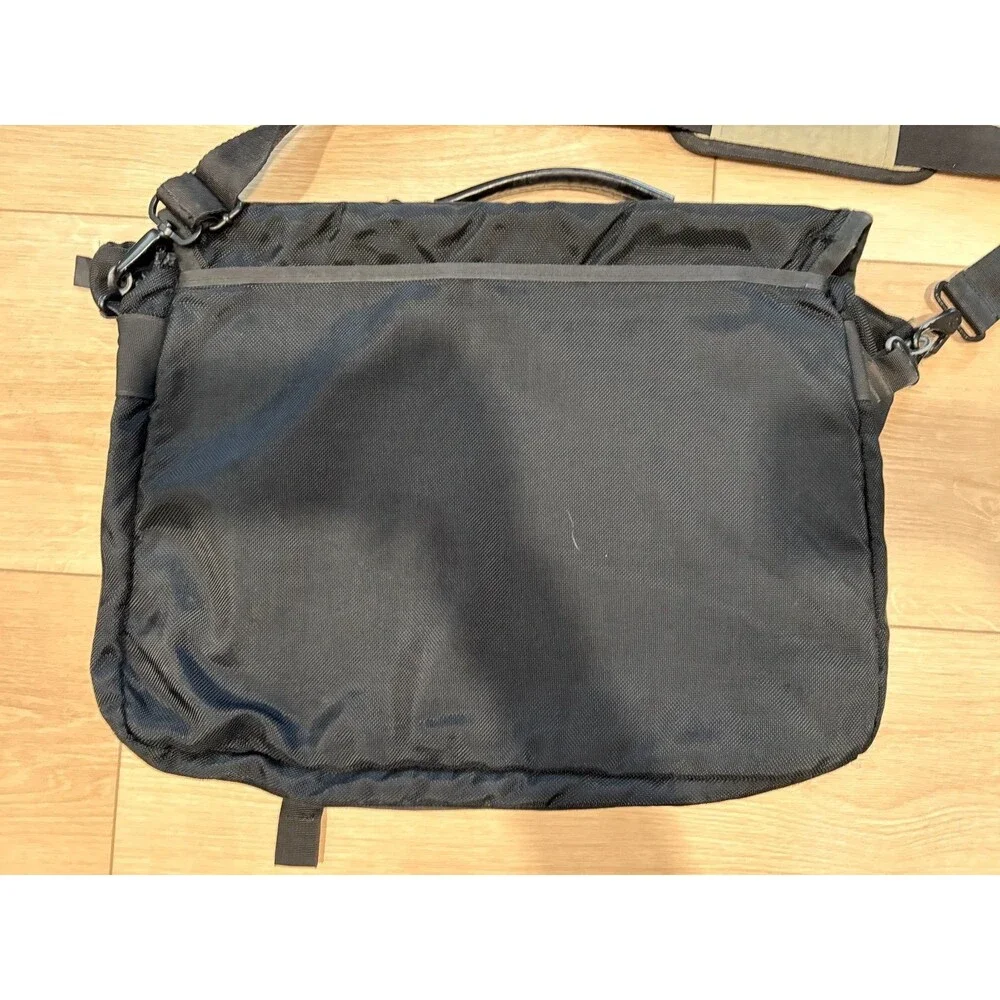 Patagonia Black Messenger Bag Flap Adjustable Strap Laptop Business Carry